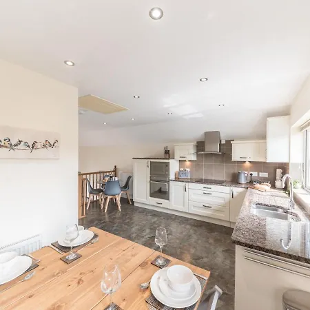 Pass The Keys Farrers View - Stylish Split Level Home In Levens Village Kendal