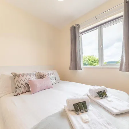 Pass The Keys Farrers View - Stylish Split Level Home In Levens Village