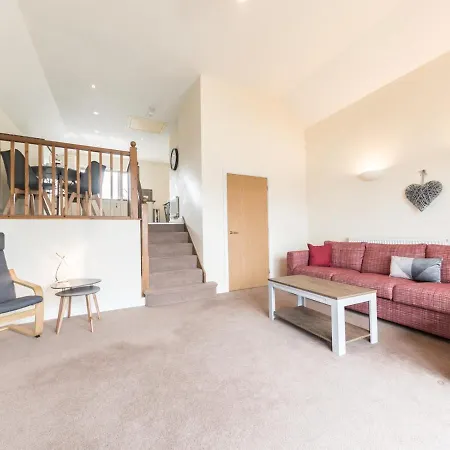 Pass The Keys Farrers View - Stylish Split Level Home In Levens Village