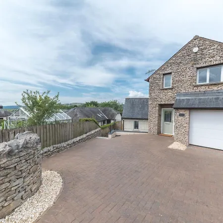 Casa de Férias Pass The Keys Farrers View - Stylish Split Level Home In Levens Village *