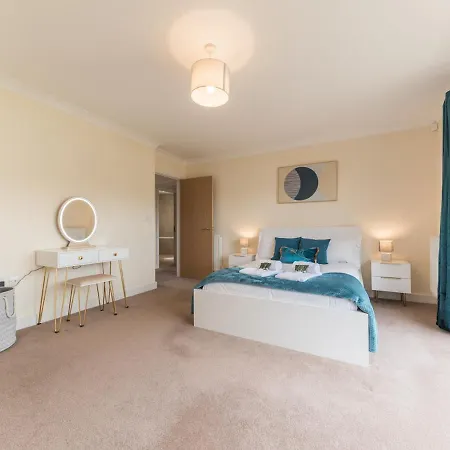 Pass The Keys Farrers View - Stylish Split Level Home In Levens Village